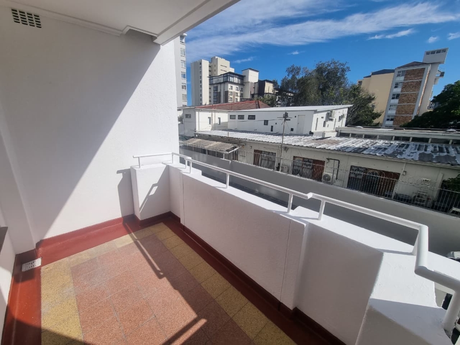 To Let 1 Bedroom Property for Rent in Sea Point Western Cape
